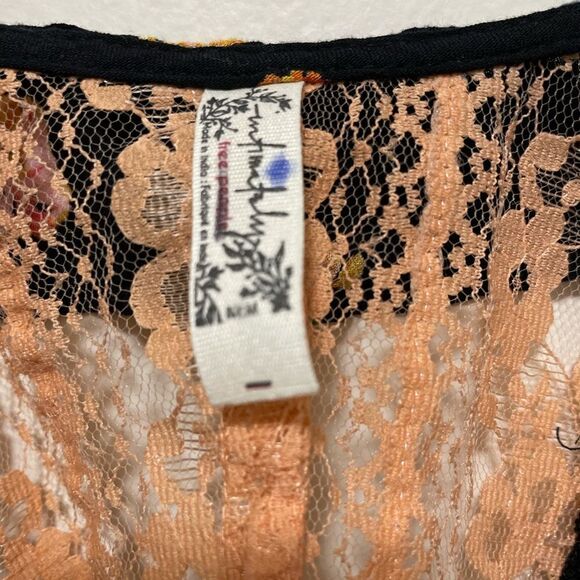 New Free People Black Poppy Printed  blouse size M - Picture 8 of 9